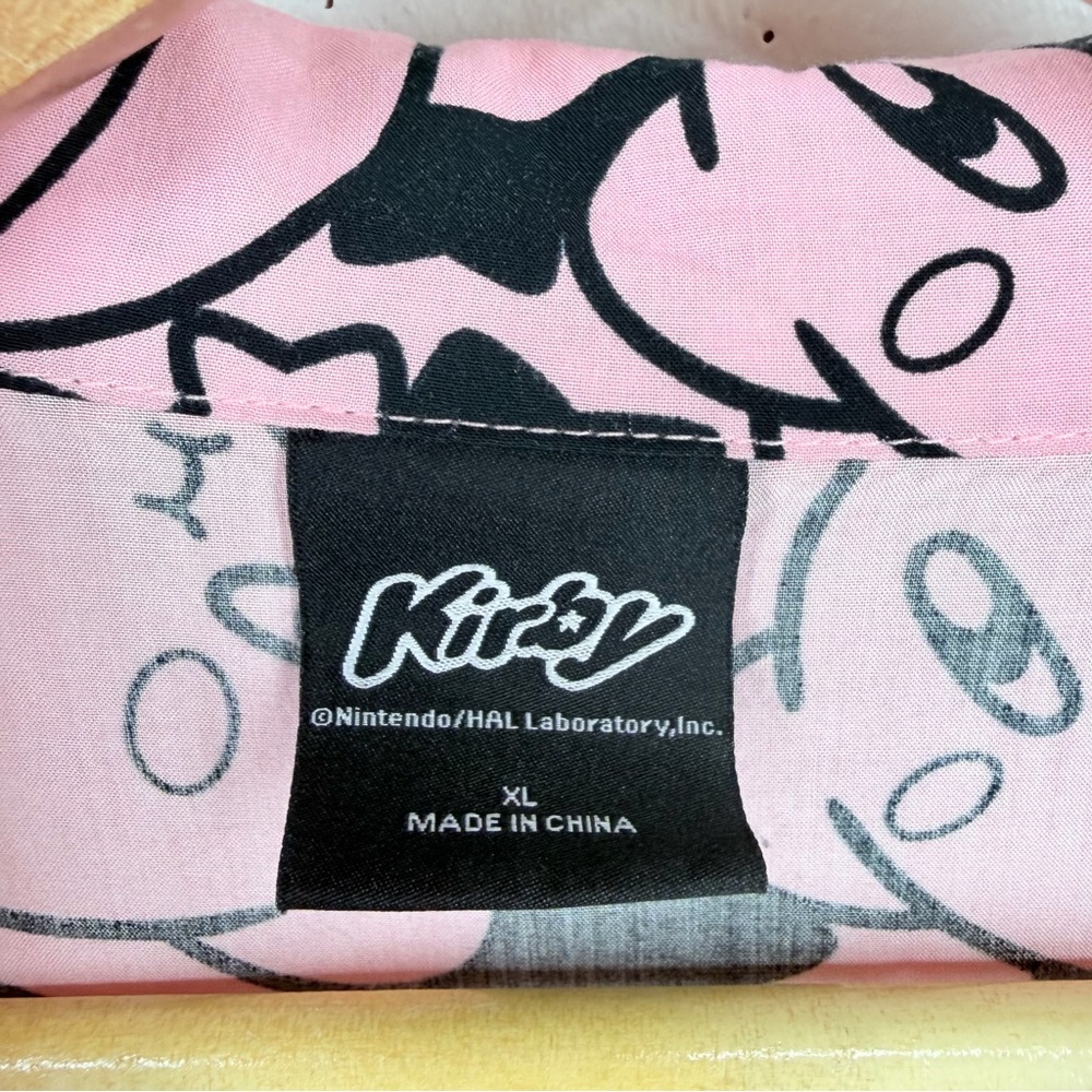 Nintendo Men’s XL Kirby Pink & Blue Short Sleeve Button Down Shirt - Picture 9 of 11